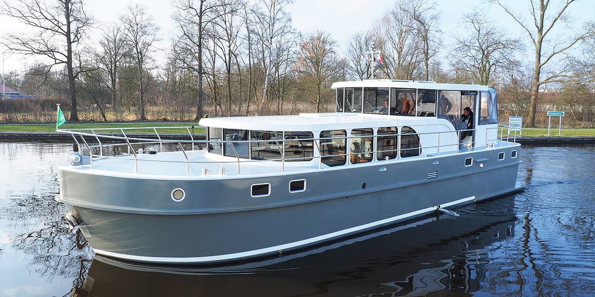Boot Mieten und die schönsten Küstenlinien erkunden