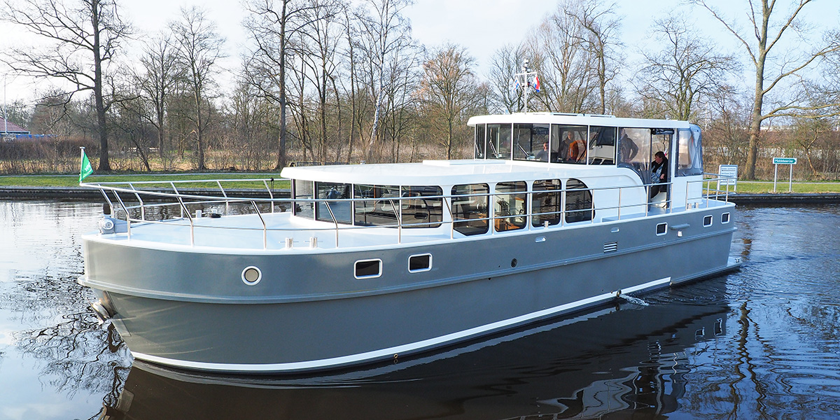 Boot Mieten und die schönsten Küstenlinien erkunden