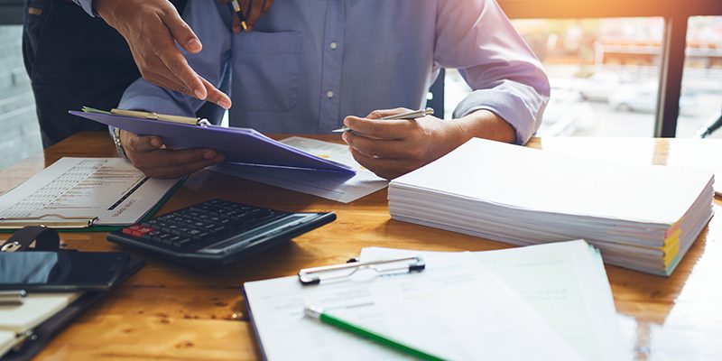 When-should-you-hire-a-debt-collection-agency-800x400